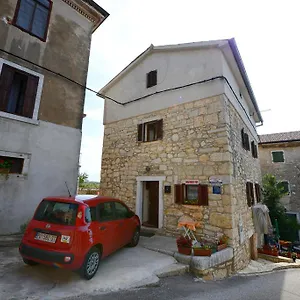  Apartment Maja